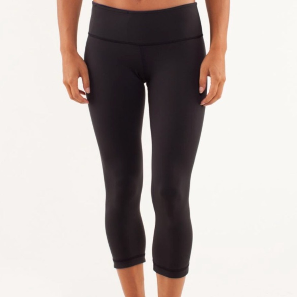 Lululemon Black/Purple reversible wunderunder crop